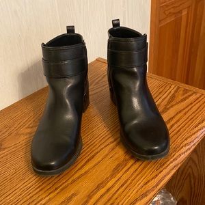 Anne Klein short black boots ..size 7 1/2 m